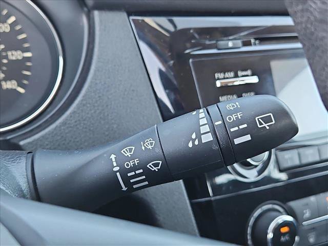 Used 2017 Nissan Rogue Sport S w/ S Appearance Package AWD/4WD image 11