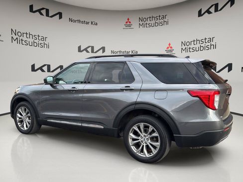 Used 2022 Ford Explorer XLT w/ Equipment Group 202A AWD/4WD image 4