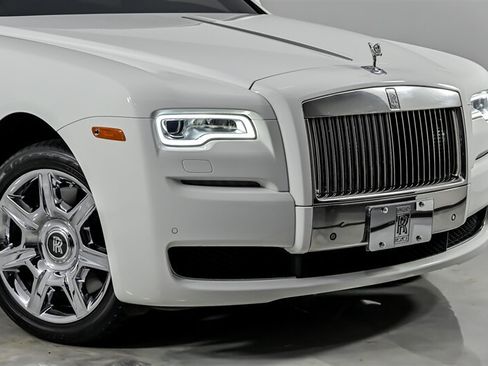 Used 2015 Rolls-Royce Ghost RWD image 2