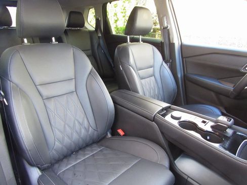 Used 2024 Nissan Rogue Platinum w/ Platinum Premium Package image 19