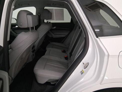 Used 2022 Audi Q5 e Premium w/ Convenience Package image 13