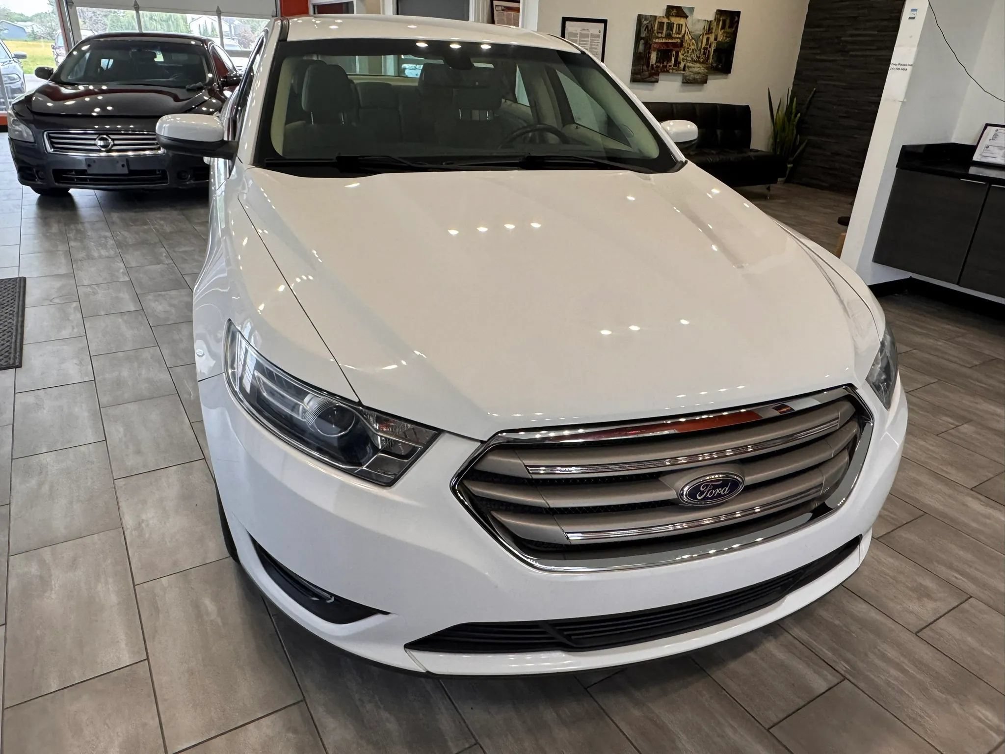 Used 2016 Ford Taurus SEL FWD image 4