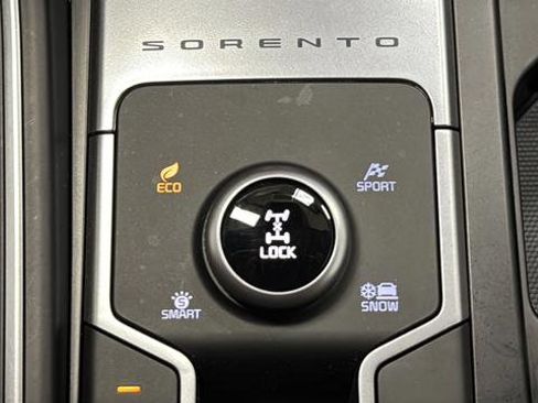 Used 2024 Kia Sorento EX AWD/4WD image 32