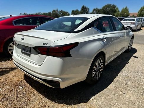 Used 2024 Nissan Altima 2.5 SV FWD image 5