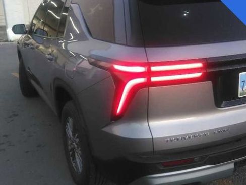 Used 2025 Chevrolet Traverse LT AWD/4WD image 4