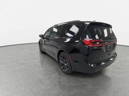 New 2026 Chrysler Pacifica Select w/ S Appearance Package FWD image 6