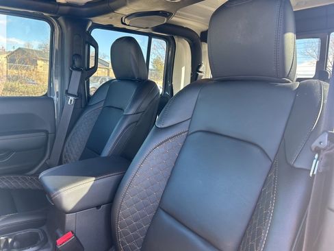 Used 2022 Jeep Gladiator Overland image 8