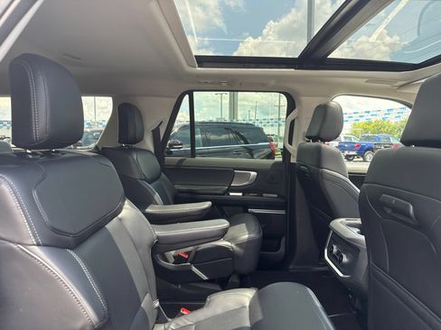 Used 2025 Ford Expedition Max Platinum w/ Driver's Package AWD/4WD image 17