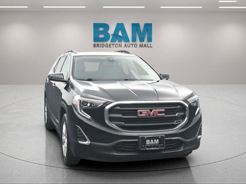 Used 2020 GMC Terrain SLE w/ Driver Convenience Package AWD/4WD image 2