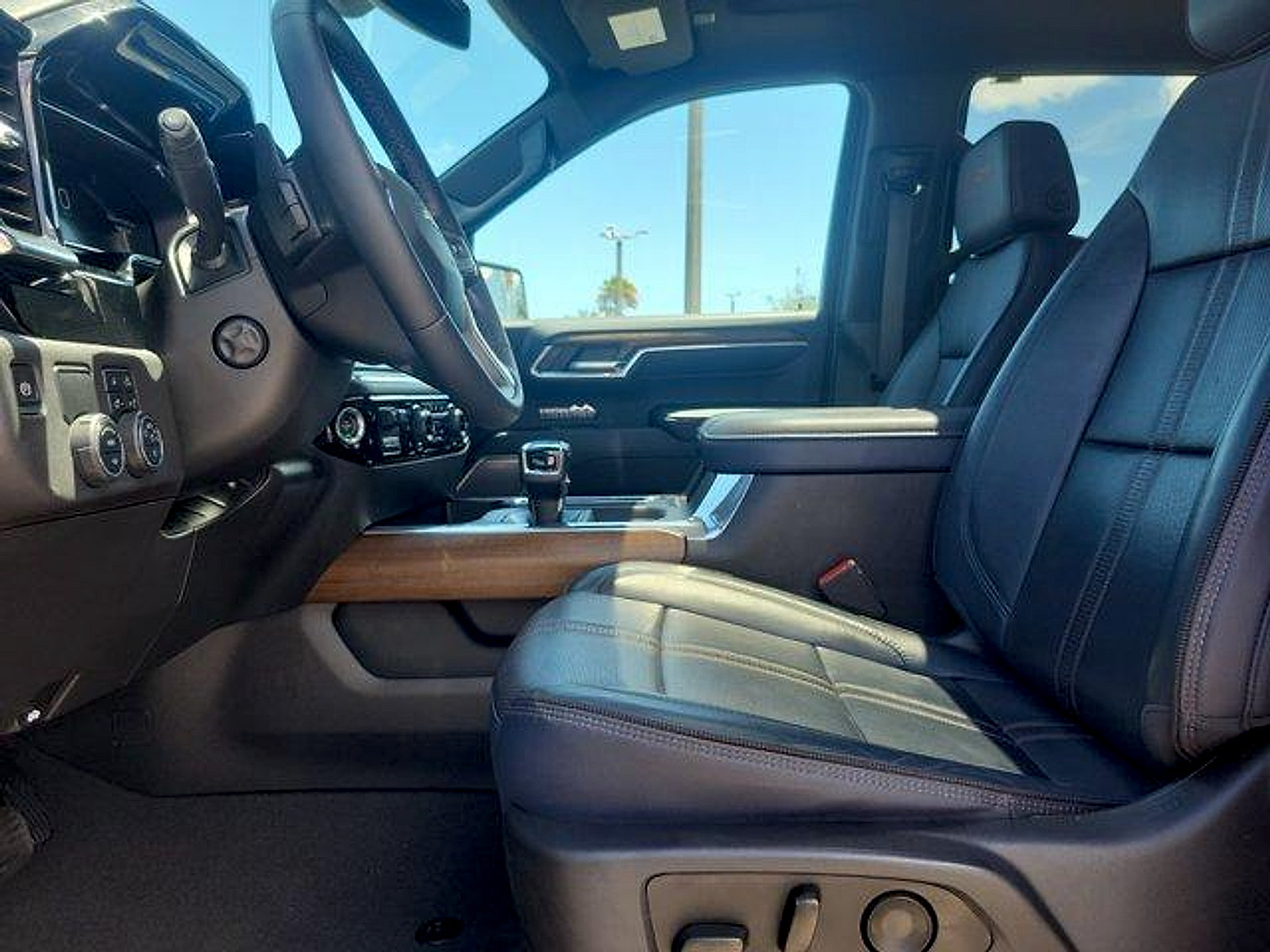 Used 2022 Chevrolet Silverado 1500 High Country RWD image 22