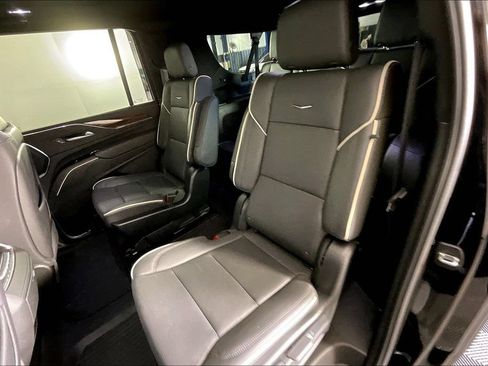 Used 2024 Cadillac Escalade ESV Premium Luxury AWD/4WD image 31