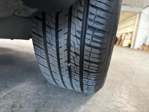 Used 2015 Ford Explorer XLT w/ Equipment Group 202B AWD/4WD image 60