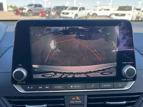 Used 2022 Nissan Altima 2.5 SV image 22