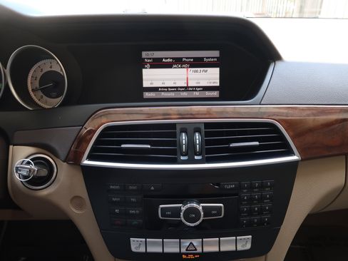 Used 2013 Mercedes-Benz C 250 Sedan image 16