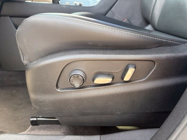 Used 2025 Cadillac XT4 Premium Luxury FWD image 7