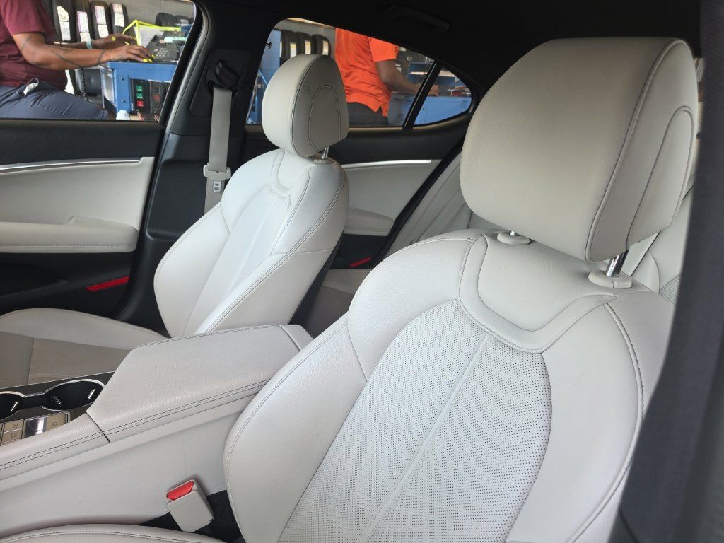 Used 2025 Genesis G70 2.5T AWD/4WD image 3