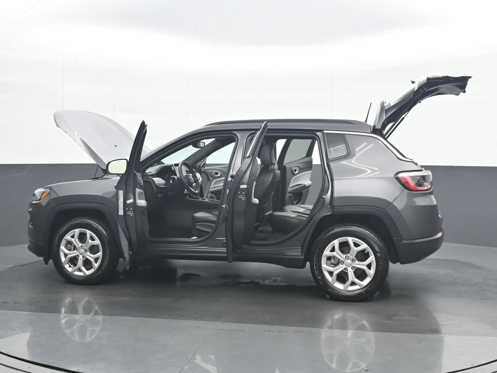 Used 2024 Jeep Compass Latitude AWD/4WD image 37