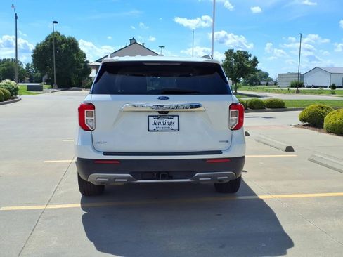 Used 2020 Ford Explorer XLT w/ Equipment Group 202A AWD/4WD image 4