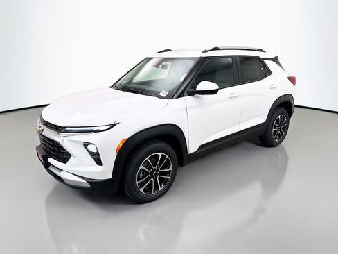 New 2026 Chevrolet TrailBlazer LT w/ Convenience Package AWD/4WD image 3