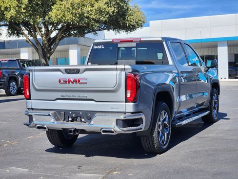 New 2026 GMC Sierra 1500 SLT image 4