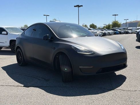Used 2022 Tesla Model Y Long Range AWD/4WD image 3