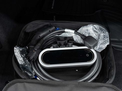 Used 2022 Porsche Taycan RWD image 35