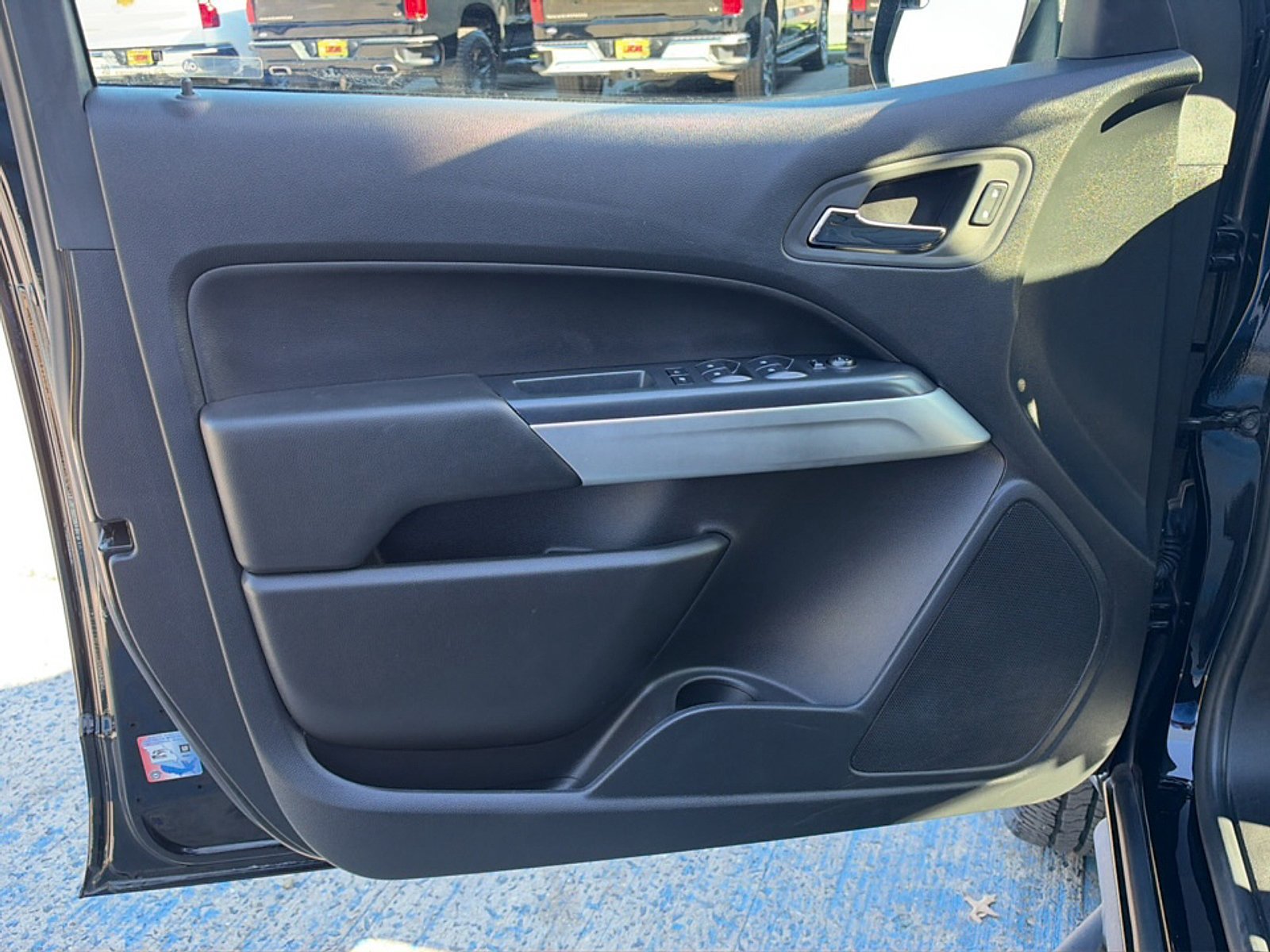 Used 2022 Chevrolet Colorado LT w/ Safety Package AWD/4WD image 15