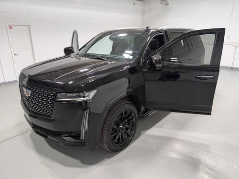 Used 2021 Cadillac Escalade Premium Luxury image 16