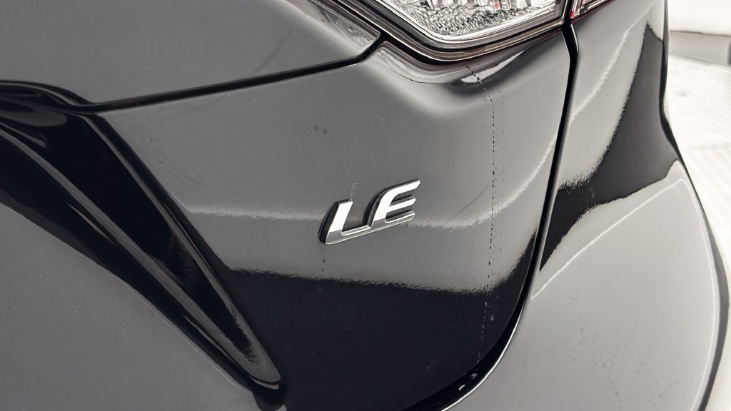 Used 2024 Toyota Corolla LE w/ LE Convenience Package FWD image 9