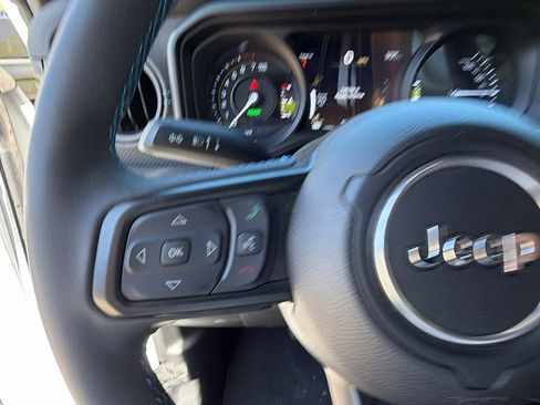 Used 2025 Jeep Wrangler Unlimited Rubicon 4xe w/ Convenience Group AWD/4WD image 28