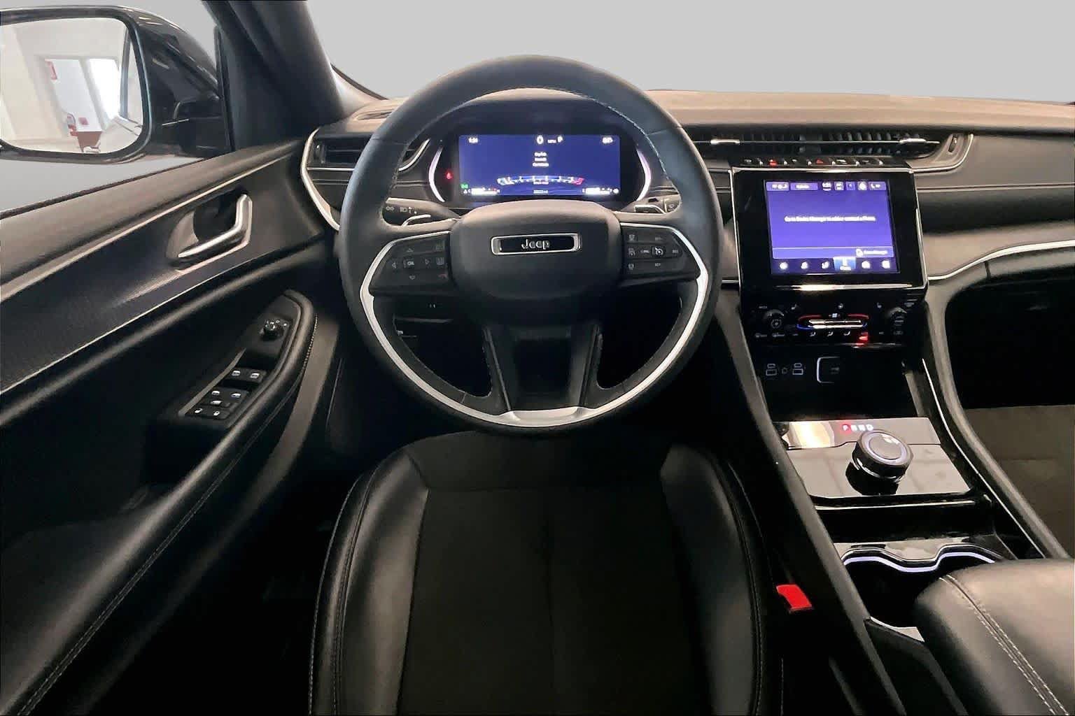 Used 2023 Jeep Grand Cherokee Altitude RWD image 5