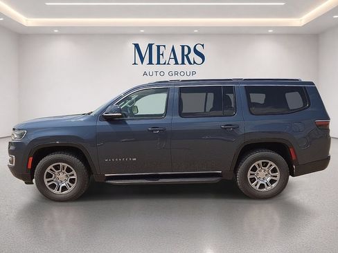 Used 2023 Jeep Wagoneer 2WD image 2