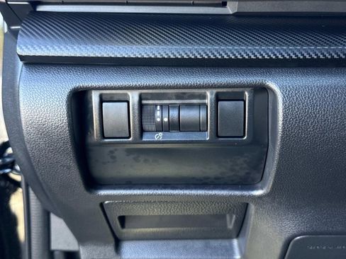 Used 2025 Subaru Crosstrek 2.0i Premium image 33