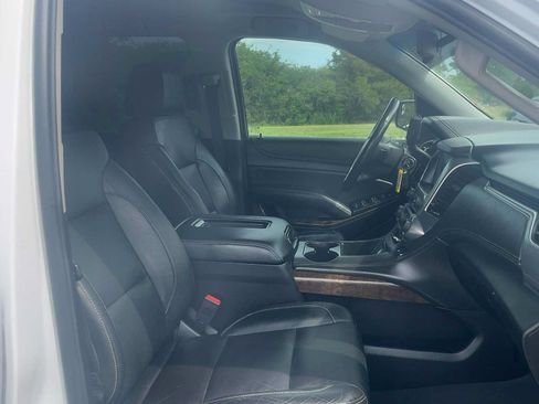 Used 2020 Chevrolet Suburban LT RWD image 35