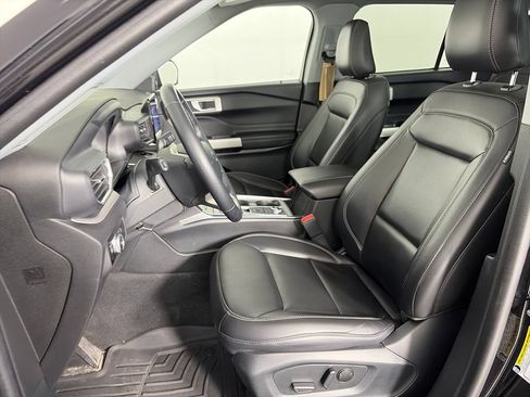 Used 2023 Ford Explorer XLT w/ Equipment Group 202A AWD/4WD image 11