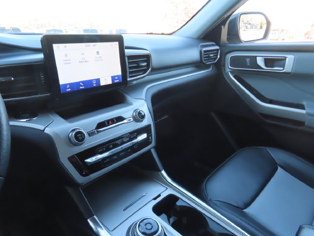 Used 2022 Ford Explorer XLT w/ Equipment Group 202A AWD/4WD image 36