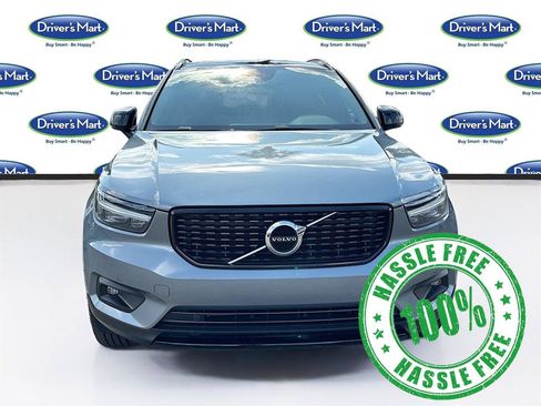 Used 2019 Volvo XC40 T4 R-Design FWD image 2