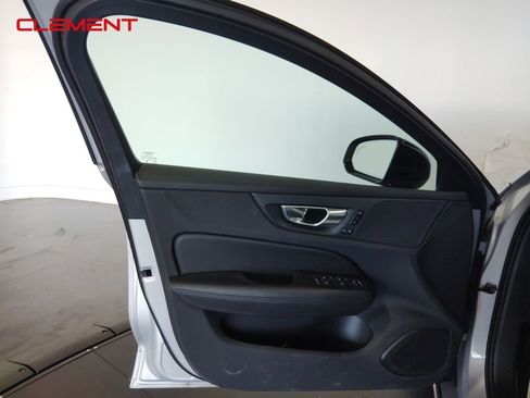 Used 2025 Volvo S60 B5 Core image 23