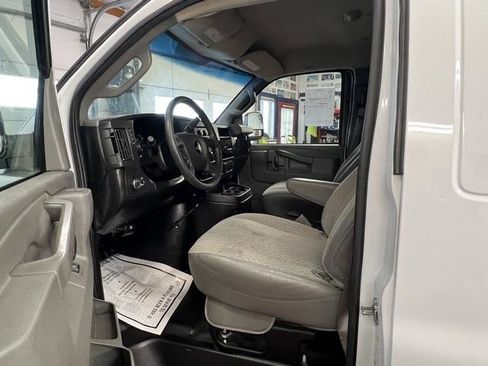 Used 2017 Chevrolet Express 2500 Extended image 6