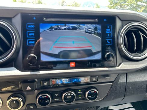 Used 2017 Toyota Tacoma TRD Off-Road AWD/4WD image 28