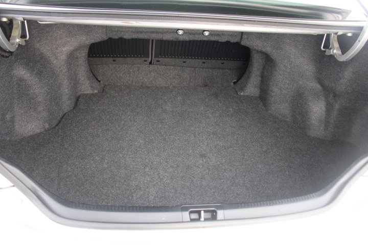 Used 2012 Toyota Camry SE FWD image 13