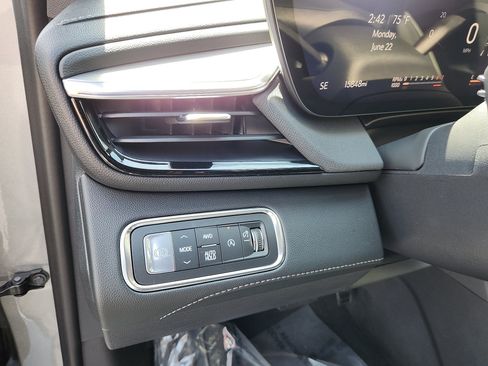 Used 2026 Buick Enclave Preferred AWD/4WD image 12