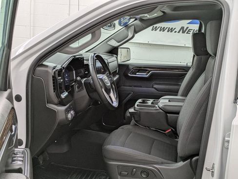Used 2023 GMC Sierra 1500 SLE AWD/4WD image 4