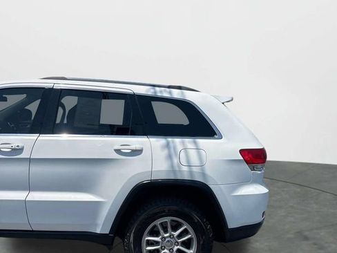 Used 2019 Jeep Grand Cherokee Laredo RWD image 24