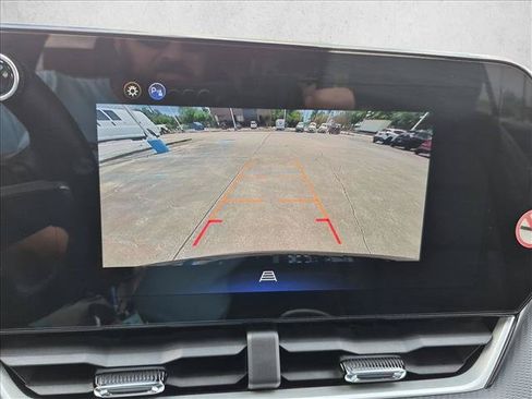 Used 2026 Chevrolet Equinox LT w/ Convenience Package II FWD image 14