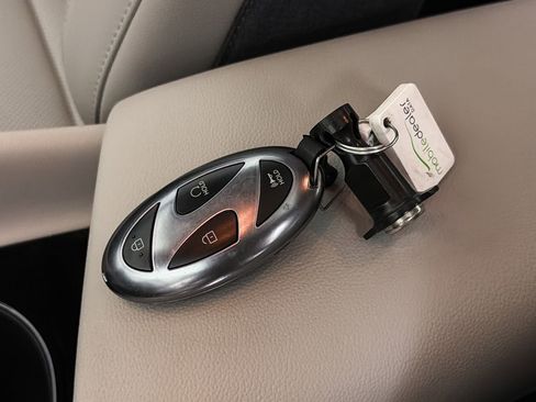 Used 2025 Hyundai Elantra Limited FWD image 31