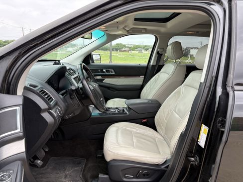 Used 2016 Ford Explorer Platinum image 10
