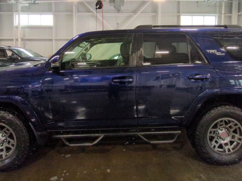 Used 2019 Toyota 4Runner TRD Off-Road Premium AWD/4WD image 2