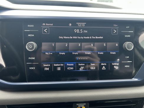 Used 2023 Volkswagen Taos SE w/ Black Wheel Package image 12