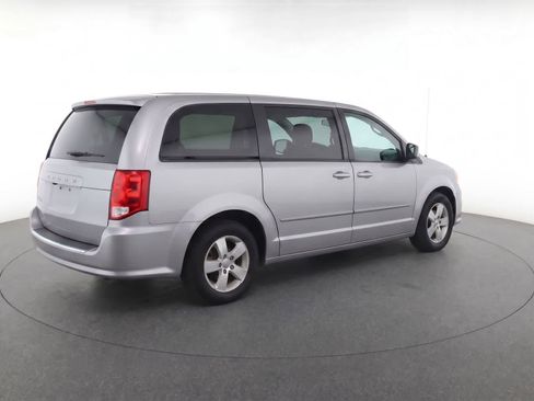 Used 2013 Dodge Grand Caravan SE FWD image 4